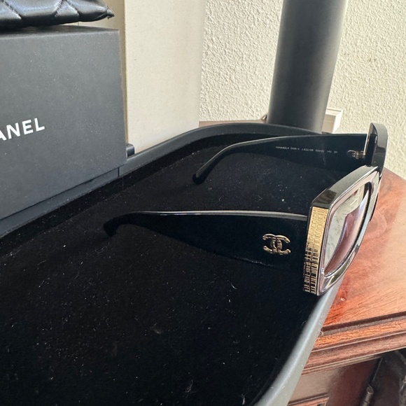 Chanel sunglasses - Picture 5 of 7
